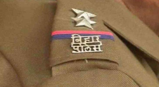 बिहार पुलिस के एक काम से खुश होकर लोगों ने किया बीच चौराहे पर फूल मालाओं से सम्मान